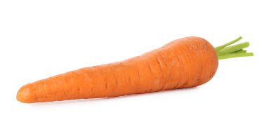 Taze olgun bir havuç beyazda izole edilmiş.