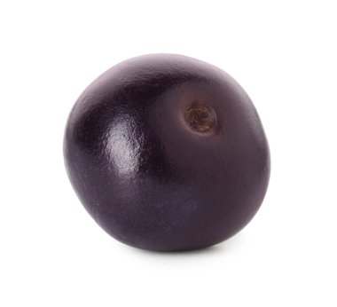 Taze olgun acai üzümü beyaza izole edilmiş.
