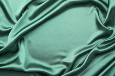 Arkaplan olarak buruşmuş yeşil ipek kumaş, üst görünüm