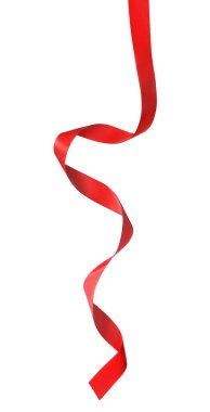 Bir kırmızı ipek kurdele beyaz üzerine izole edilmiş.