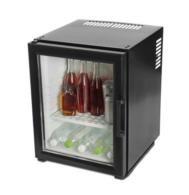 İçkileri beyaza ayrılmış mini buzdolabı.