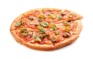 Lezzetli sıcak pizza Diablo beyaz üzerine izole edilmiş.