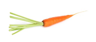 Taze olgun bir havuç beyazda izole edilmiş.