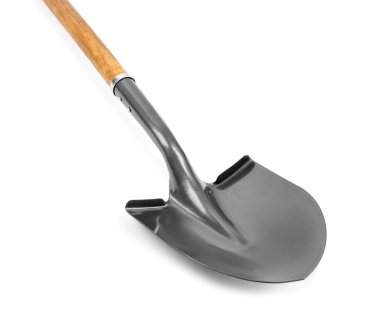 Beyaza izole edilmiş tahta saplı metal kürek.