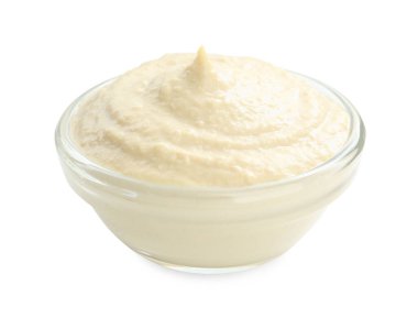 Beyaz kasedeki leziz humus.