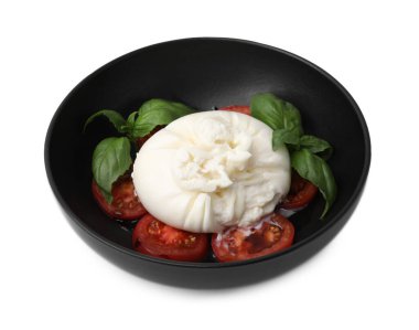 Lezzetli burrata peyniri, domates ve fesleğen.