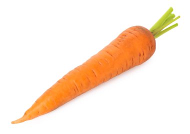 Taze olgun bir havuç beyazda izole edilmiş.