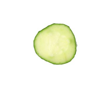 Beyaz üzerine izole edilmiş taze salatalık.