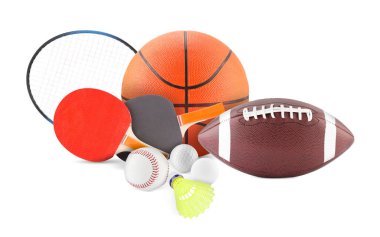 Farklı spor aletleri ve beyaz üzerine izole edilmiş eşyalar.