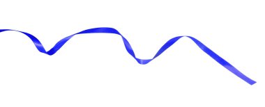 Bir mavi saten kurdele beyaza izole edilmiş.