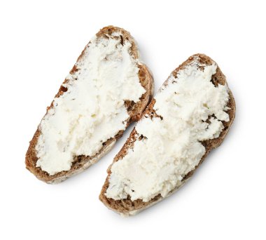 Beyaz üzerine izole edilmiş ricotta peynirli nefis bruschetta.