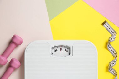 Pul, halterler ve arkaplan renklerine göre ölçüm bandı düz. Metin için boşluk