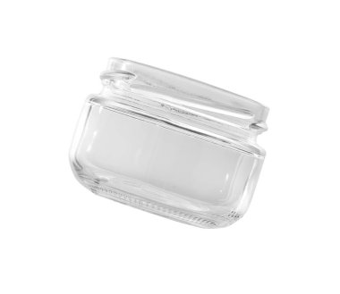 Beyaza izole edilmiş boş bir cam kavanoz.