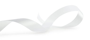 Güzel bir ipek kurdele beyaz üzerine izole edilmiş.