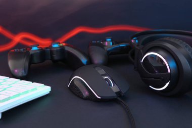 Bilgisayar faresi, kulaklık, RGB klavye ve oyun denetleyicileri siyah arkaplanda, yakın plan