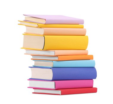 Beyaza izole edilmiş renkli kitap yığını