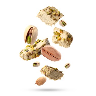 Fıstıklı helva ve fındıklı beyaz arka plan