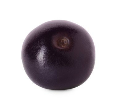 Taze olgun acai üzümü beyaza izole edilmiş.