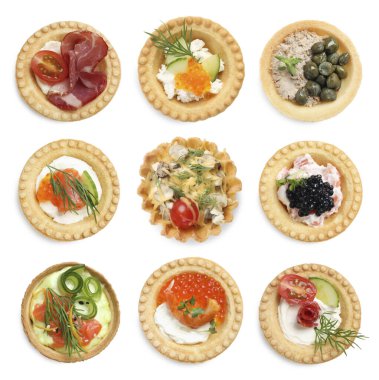 Beyaz, üst görünümde izole edilmiş farklı kanepeler.