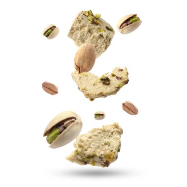 Fıstıklı helva ve fındıklı beyaz arka plan