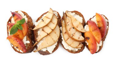 Ricotta peynirli nefis bruschettalar beyaz, üst manzara