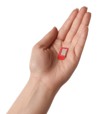 Beyaz arkaplanda SIM kartı olan kadın, yakın plan