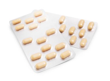 Kabarcıklardaki antibiyotik hapları beyaza izole edilmiş.