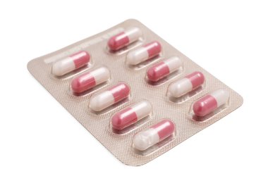 Kabarcıklardaki antibiyotik hapları beyaza izole edilmiş.