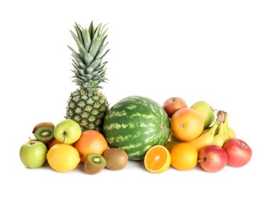 Birçok taze meyve beyaz üzerine izole edilmiştir.