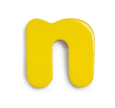 Sarı manyetik harf N beyaz üzerinde izole, üst görünüm. Alfabe