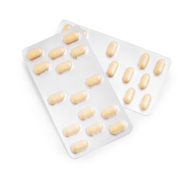 Kabarcıklardaki antibiyotik hapları beyaza izole edilmiş.