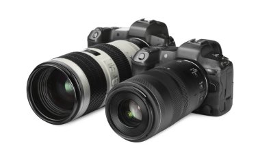 Modern kameralar beyaza izole edilmiş. Fotoğraf ekipmanı.