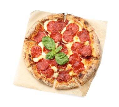 Lezzetli biberli pizza, fesleğenli, beyaz, üst manzara.