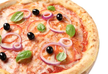 Lezzetli vejetaryen pizza ve taze fesleğen.