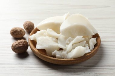 Doğal Shea tereyağı ve fındık.