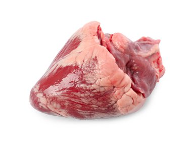 Bir çiğ domuz kalbi beyaza izole edilmiş