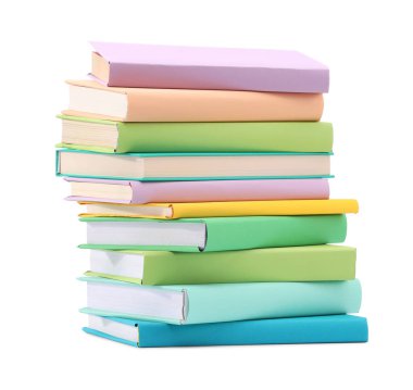 Beyaza izole edilmiş renkli kitap yığını