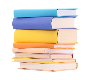 Beyaza izole edilmiş renkli kitap yığını