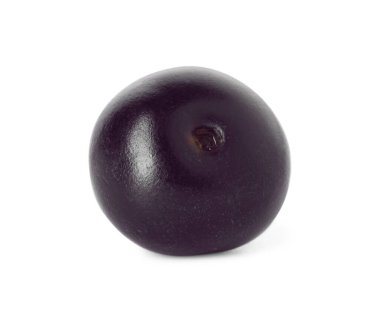 Taze olgun acai üzümü beyaza izole edilmiş.