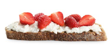 Beyaz üzerine çilekli lezzetli ricotta bruschetta.