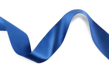 Güzel bir mavi kurdele, beyaz manzarada izole edilmiş.