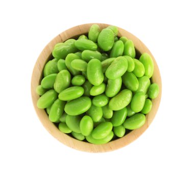 Kase içinde çiğ yeşil edamame soya fasulyesi, beyaz, üst manzara.