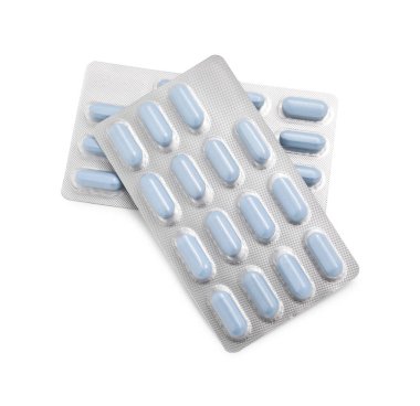 Kabarcıklardaki antibiyotik hapları beyaza izole edilmiş.