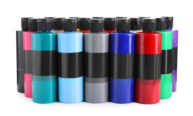 Beyaz şişelerde farklı renkte akrilik boyalar.