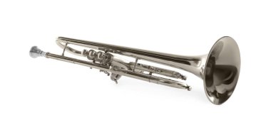 Parlak trompet beyazda izole edilmiş. Rüzgar müzik aleti