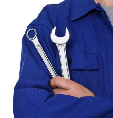 Beyaz arkaplanda araçları olan profesyonel oto tamircisi, kapat