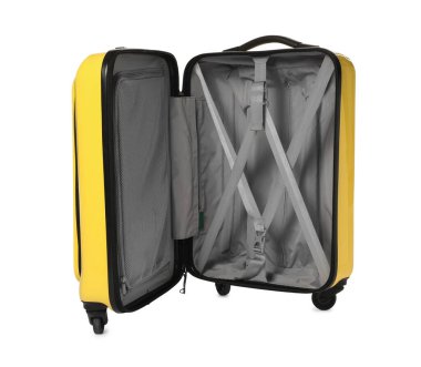 Boş bavulu beyazlar içinde seyahat etmek için aç