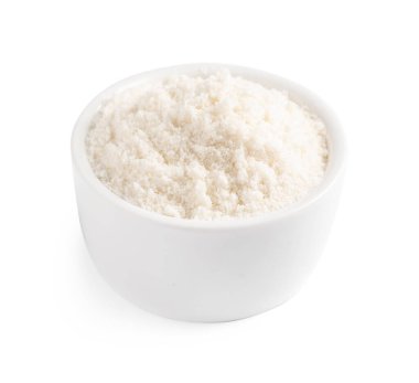 Beyaz tenceredeki taze hindistan cevizi unu.