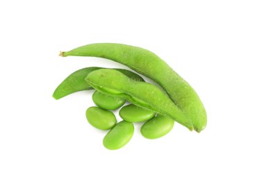 Çiğ yeşil edamame soya fasulyesi ve kabukları beyaz, üst manzara