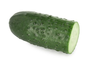 Beyaz üzerine izole edilmiş taze salatalık.